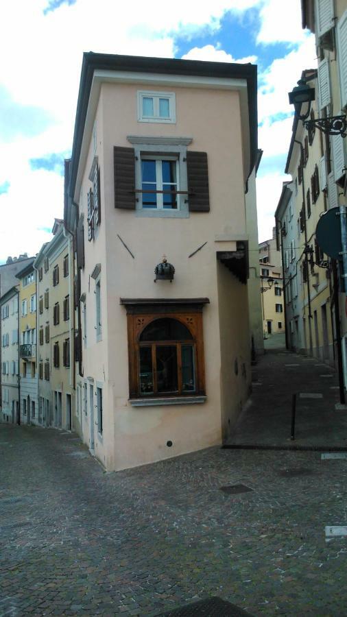 Casa Vacanze All'Angolo Triest Exterior foto